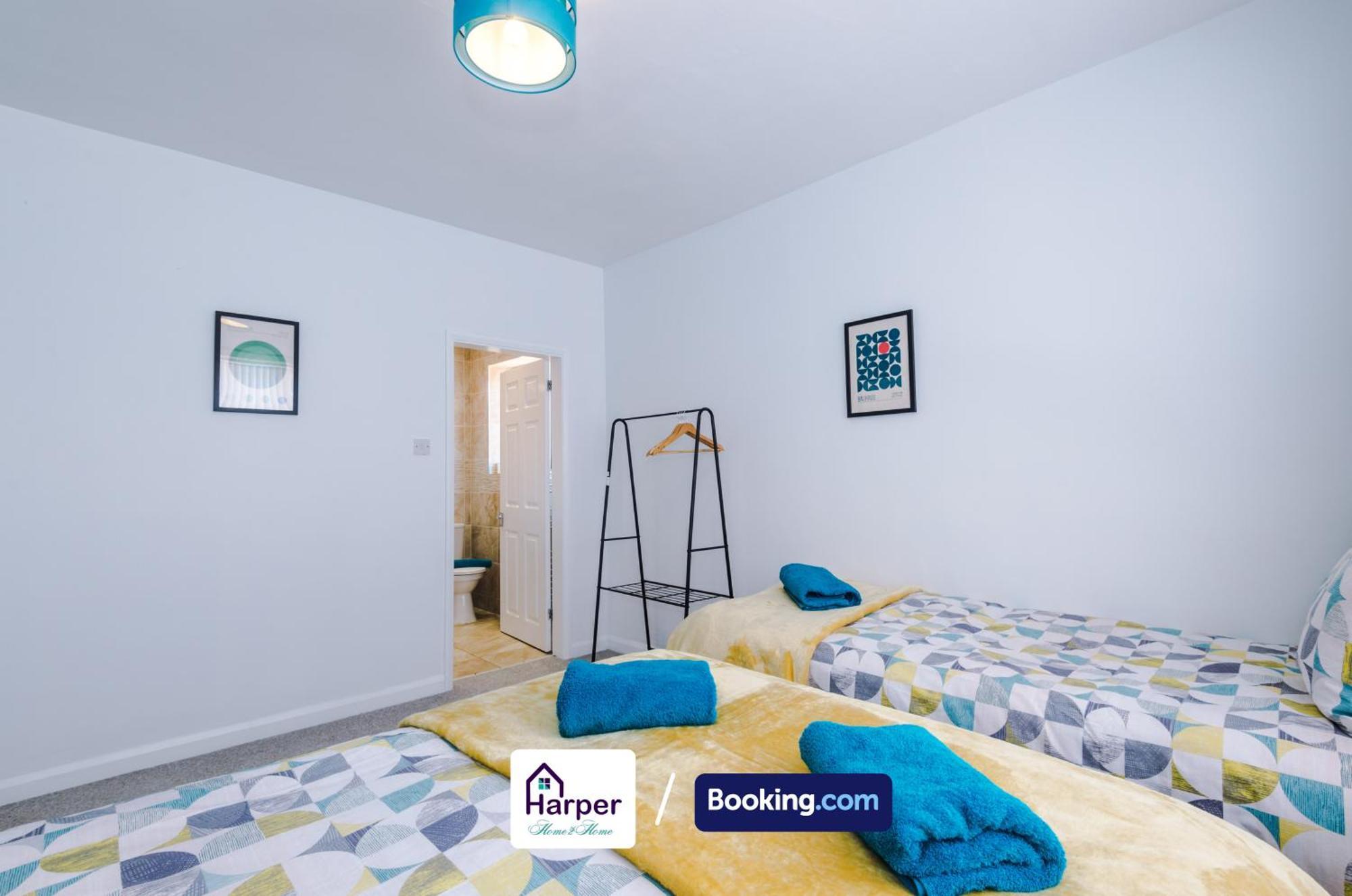 Spacious Detached Bungalow By Harperletting Short Lets & Serviced Accommodation Buckely With Pool Table & Driveway Buckley Luaran gambar