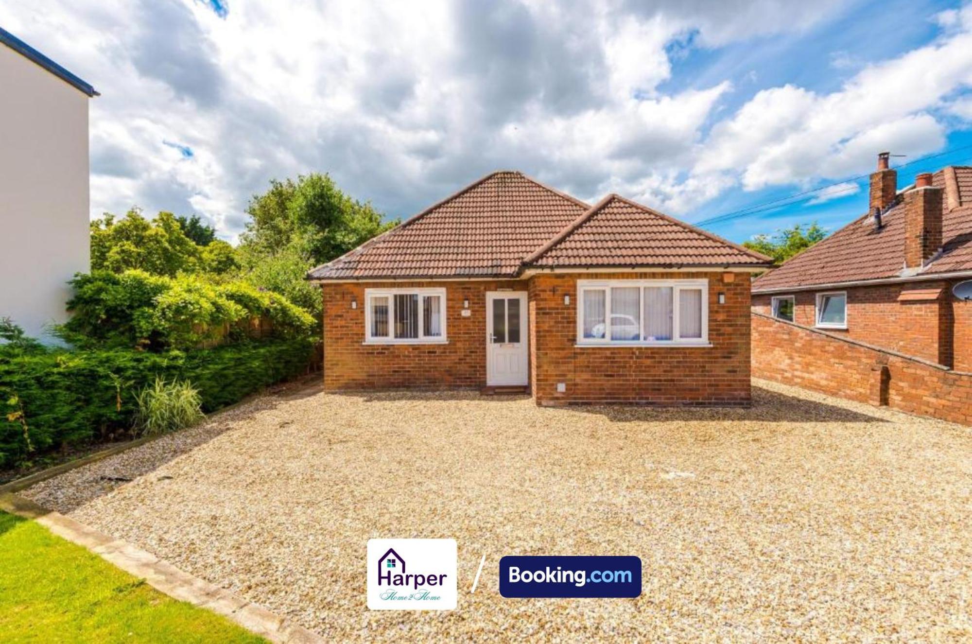 Spacious Detached Bungalow By Harperletting Short Lets & Serviced Accommodation Buckely With Pool Table & Driveway Buckley Luaran gambar